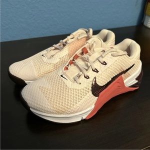 Women's Metcon 7- Size 6